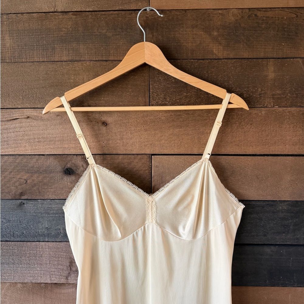 Vintage Vanity Fair Beige Lace Trim Nylon Slip Nightgown USA - Picture 9 of 12